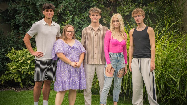 Mama, ožeň ma - Lucia a jej partička